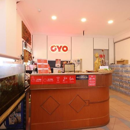 Oyo 1090 Hollitel Hotel Melaka Экстерьер фото