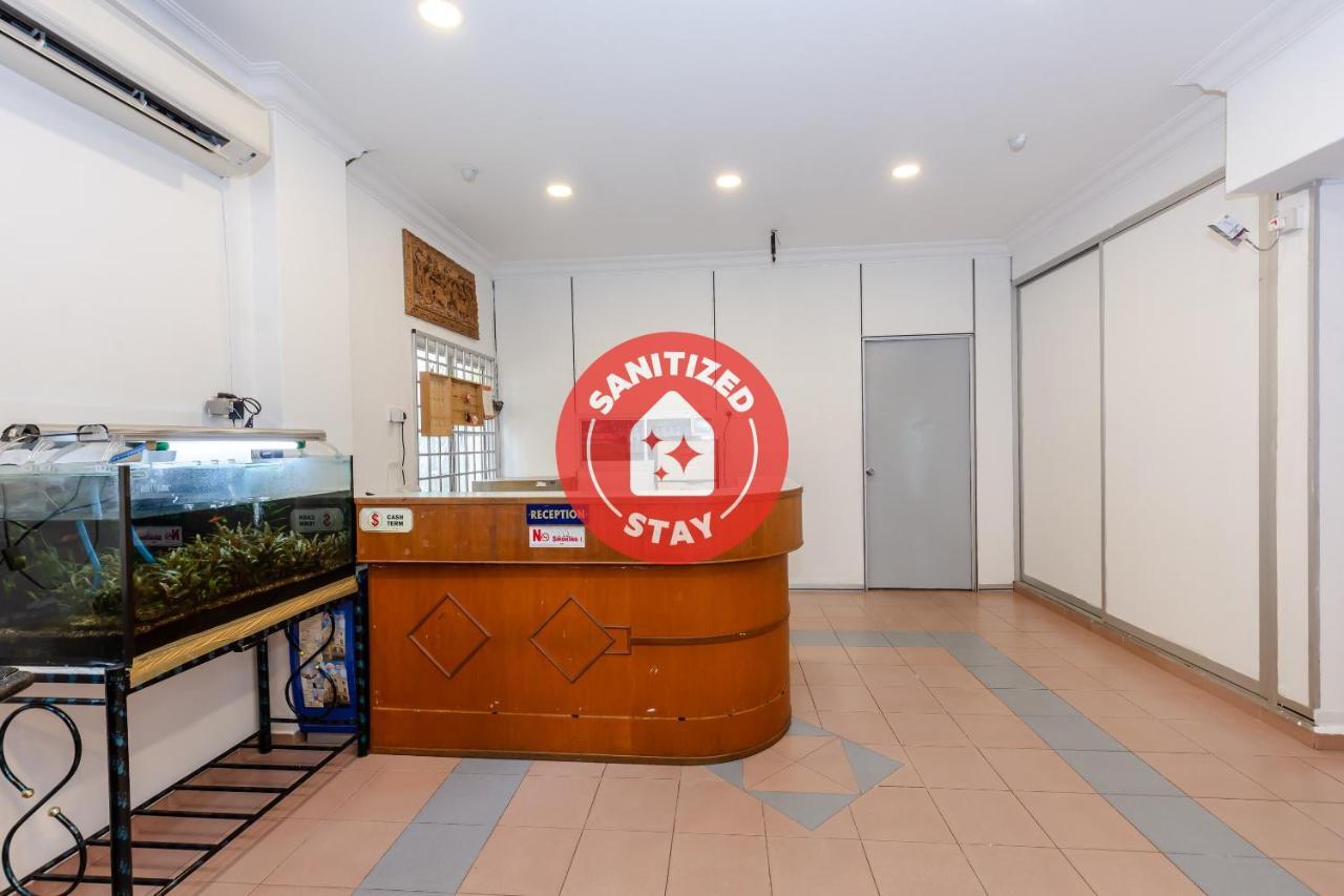 Oyo 1090 Hollitel Hotel Melaka Экстерьер фото