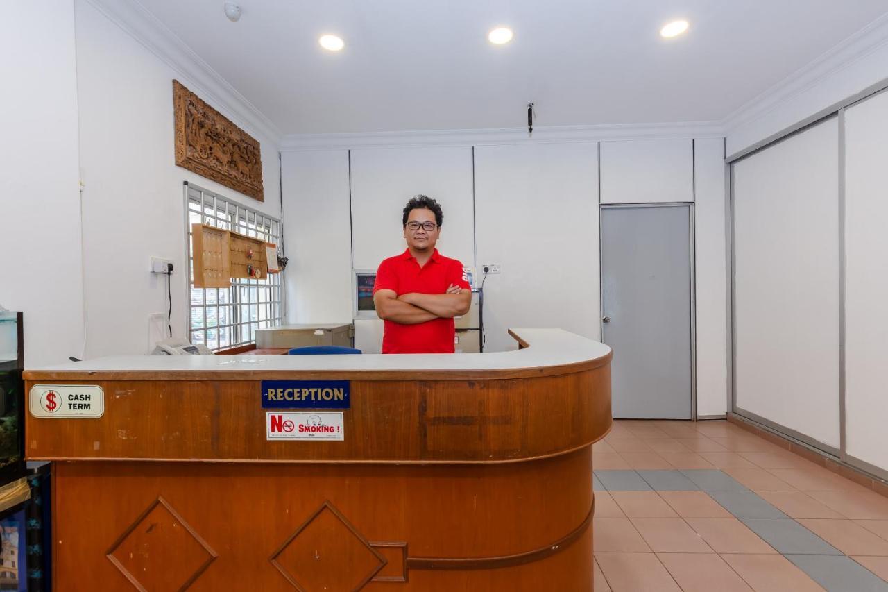 Oyo 1090 Hollitel Hotel Melaka Экстерьер фото