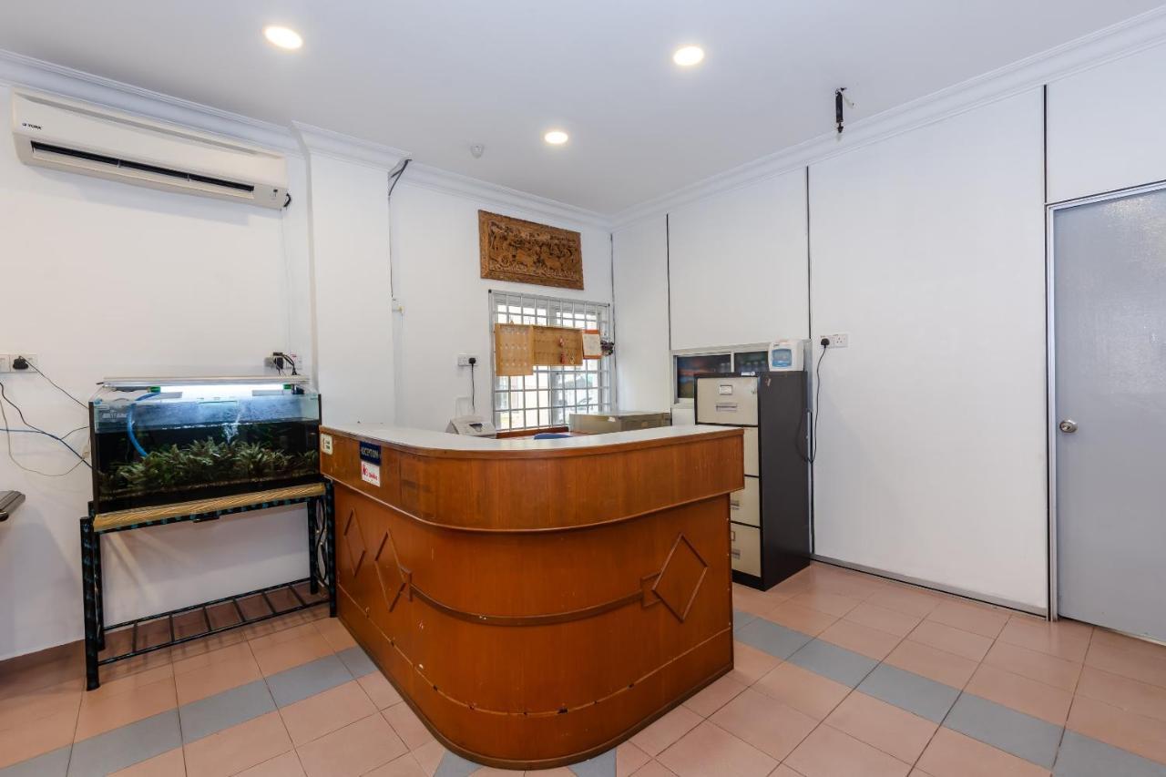 Oyo 1090 Hollitel Hotel Melaka Экстерьер фото