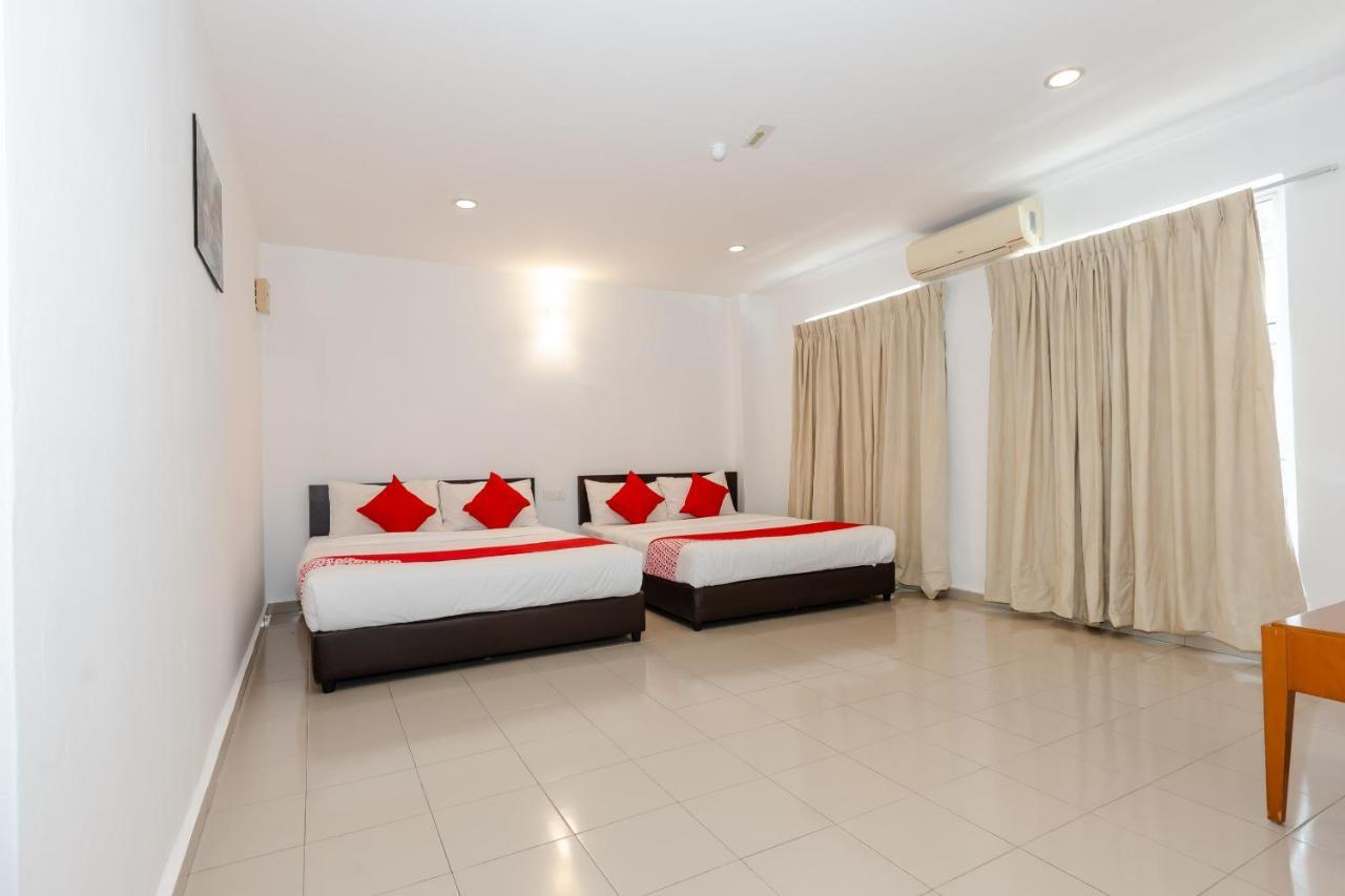 Oyo 1090 Hollitel Hotel Melaka Экстерьер фото