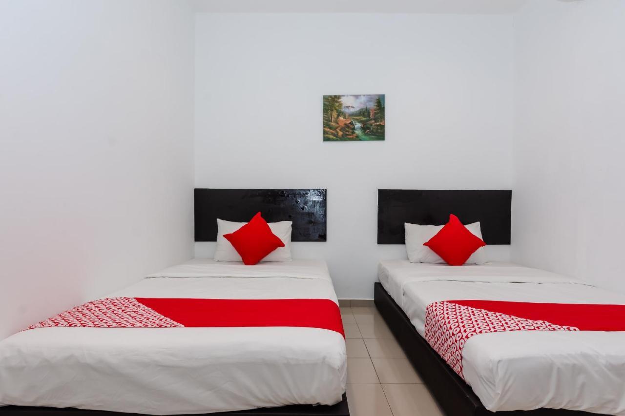 Oyo 1090 Hollitel Hotel Melaka Экстерьер фото