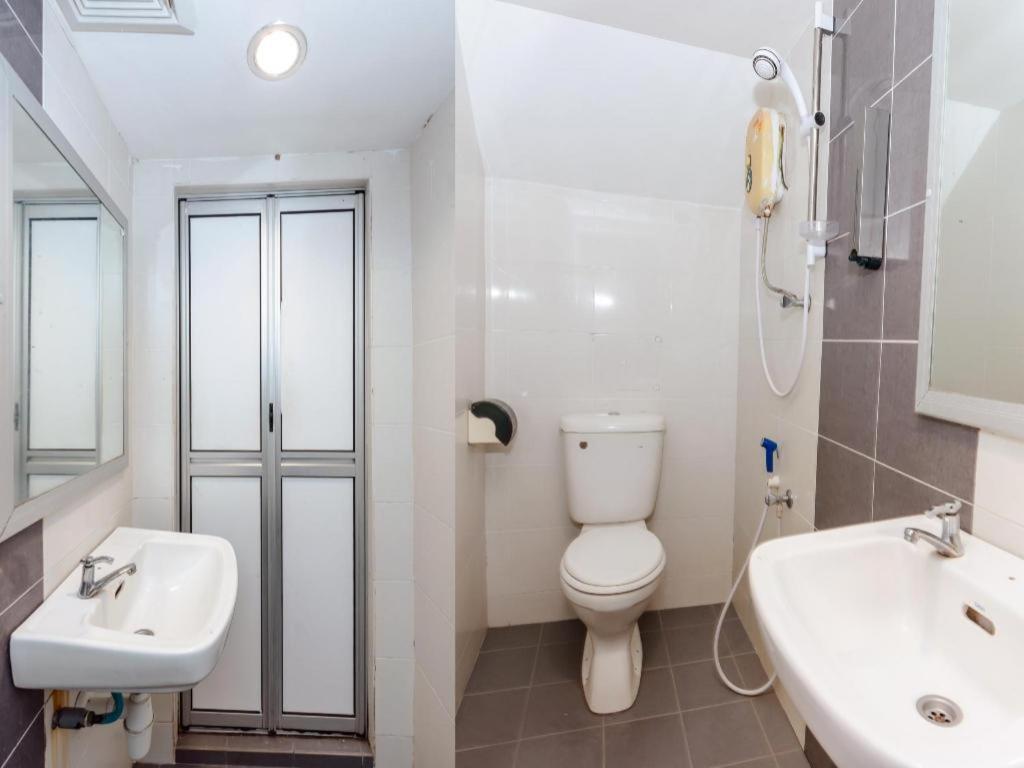 Oyo 1090 Hollitel Hotel Melaka Экстерьер фото