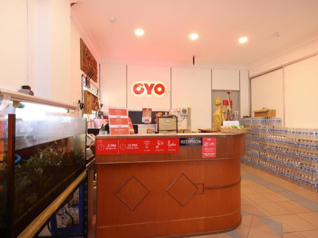 Oyo 1090 Hollitel Hotel Melaka Экстерьер фото
