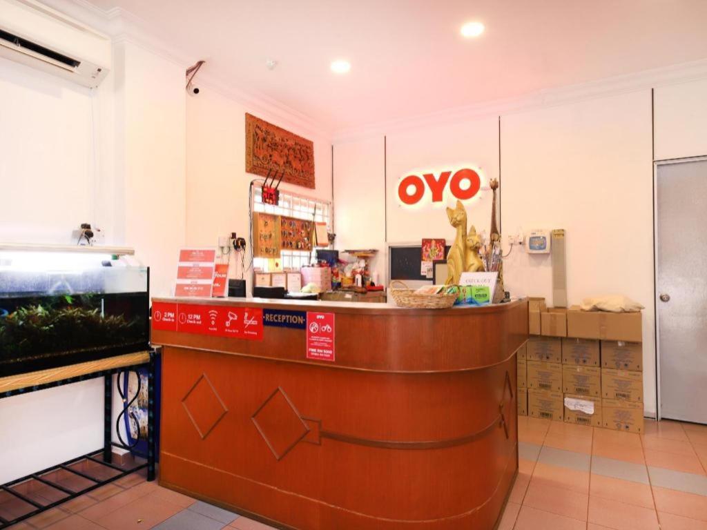 Oyo 1090 Hollitel Hotel Melaka Экстерьер фото