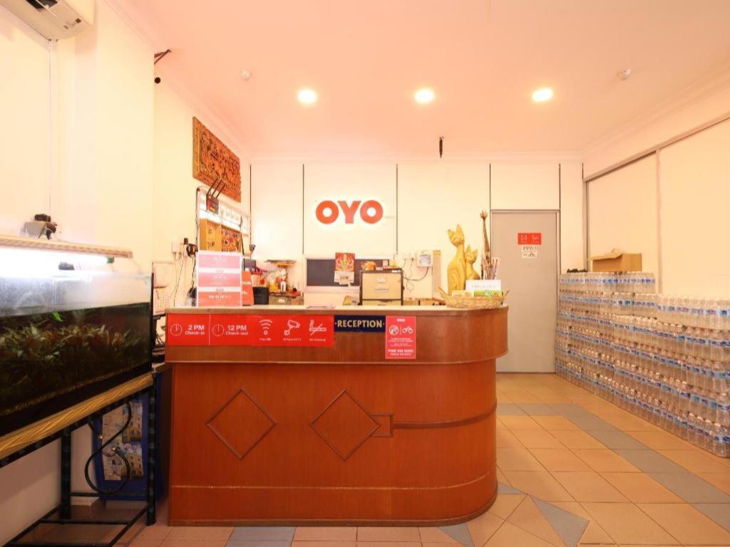 Oyo 1090 Hollitel Hotel Melaka Экстерьер фото